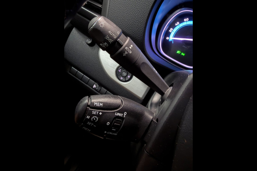 Peugeot e-Traveller 75 kWh Business VIP 8 PERSOONS PANO/MASSAGE-STOEL+M/LEDER/H-UPNAVI/CAM///