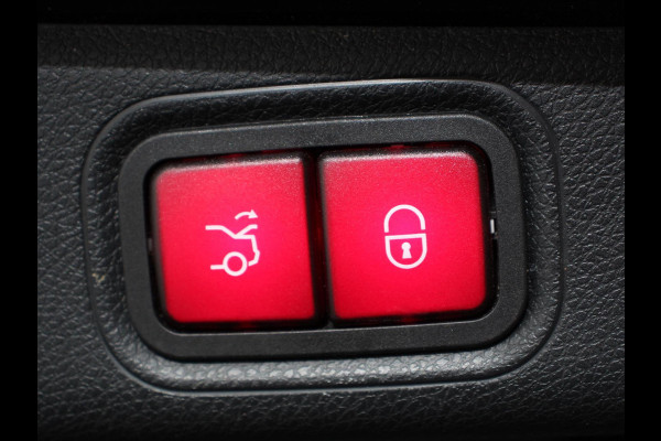 Mercedes-Benz E-Klasse 300e Avantgarde Premium Plus PHEV Automaat Panorama dak Climate control Adaptieve cruise control Parkeersensoren Camera  Verwarmde voorstoelen Keyless Lcihtmetalen velgen Led Burmester