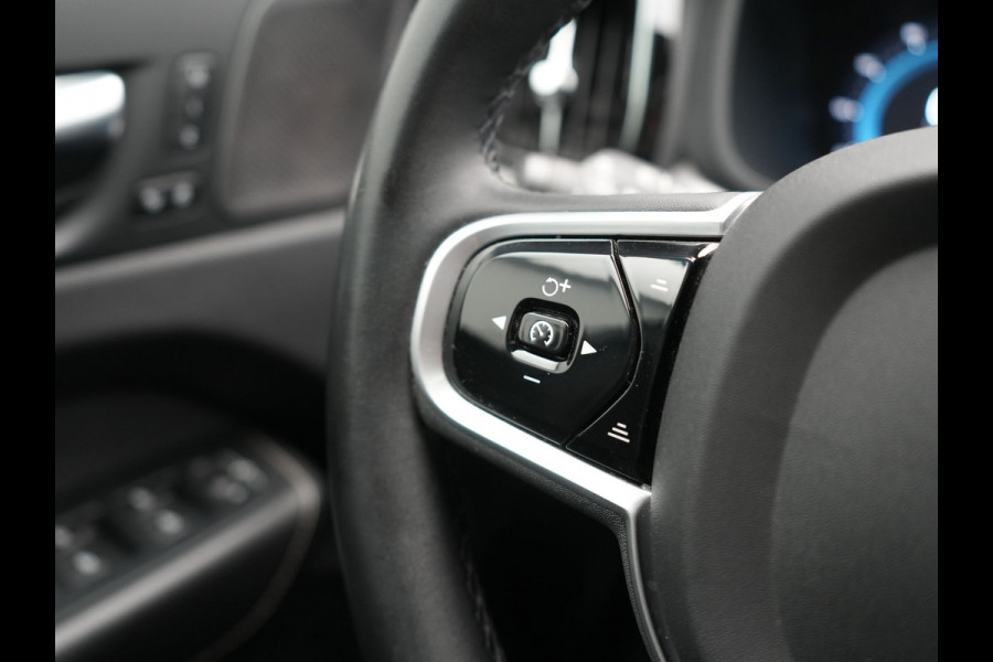 Volvo XC60 T6 AWD R-Design PHEV 340pk Dealer O.H. | Panodak | Adaptive Cruise | Head Up | 360 Camera | Harman / Kardon | Lederen Sportstoelen Memory & Verwarmd | Stuur Verwarmd | Google Assistent | Keyless | Apple Carplay | Navigatie | DAB | Plug In Hybrid |