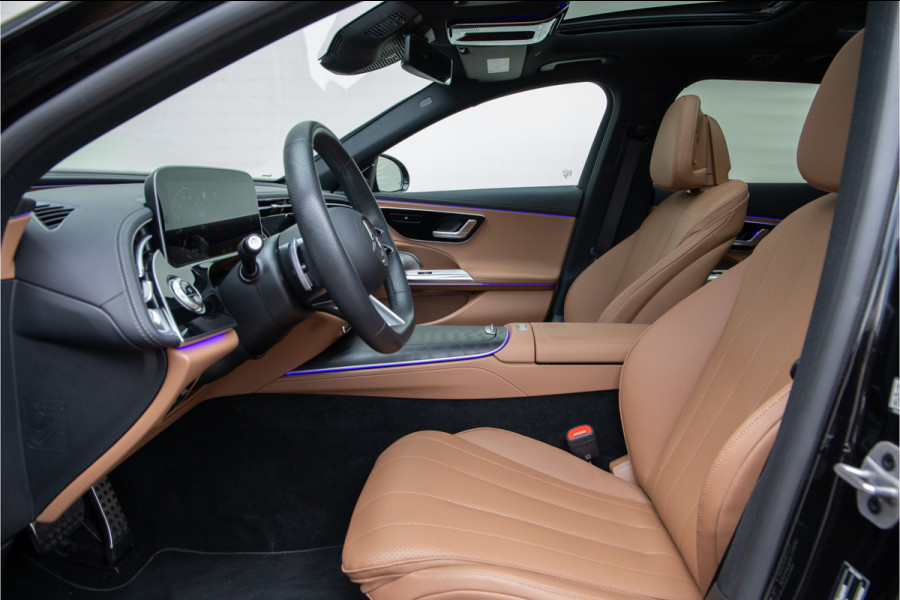 Mercedes-Benz E-Klasse Estate 300 e AMG Premium, Hyperscreen, Distronic, Pano, Bruin Leder, Trekhaak, Nightpakket 2025