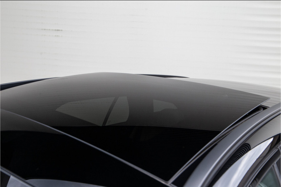 Mercedes-Benz E-Klasse Estate 300 e AMG Premium, Hyperscreen, Distronic, Pano, Bruin Leder, Trekhaak, Nightpakket 2025
