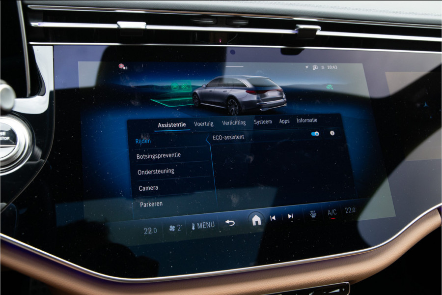 Mercedes-Benz E-Klasse Estate 300 e AMG Premium, Hyperscreen, Distronic, Pano, Bruin Leder, Trekhaak, Nightpakket 2025