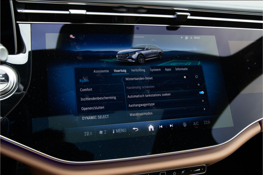 Mercedes-Benz E-Klasse Estate 300 e AMG Premium, Hyperscreen, Distronic, Pano, Bruin Leder, Trekhaak, Nightpakket 2025