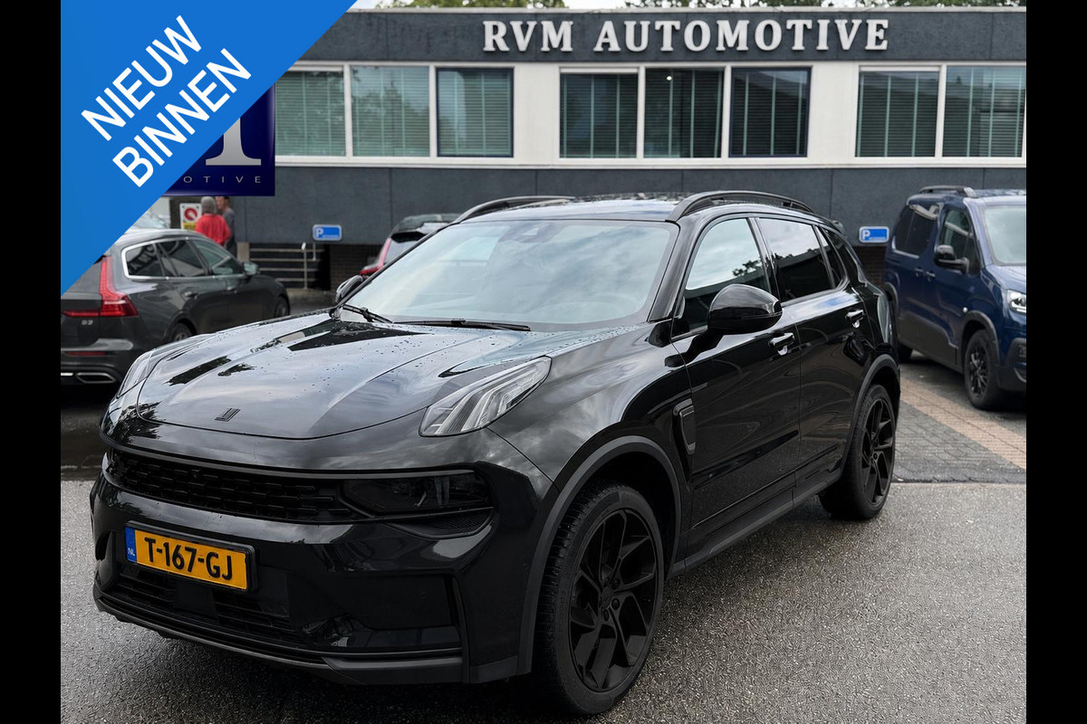 Lynk & Co 01 1.5 ORIGINEEL NEDERLANDSE AUTO MET NAP | FACELIFT MODEL | ZWARTE HEMEL | 360° CAMERA | APPLE CARPLAY | LED | ADAPTIVE CRUISE CONTROL | ELEKTRISCHE KOFFERBAK | AFNEEMBARE TREKHAAK | BLACK OPTIC-PAKKET OPTIONEEL | RIJKLAAR INCL. 12 MND. BOVAG GARANTIE