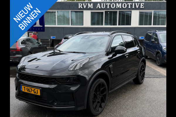 Lynk & Co 01 1.5 ORIGINEEL NEDERLANDSE AUTO MET NAP | FACELIFT MODEL | ZWARTE HEMEL | 360° CAMERA | APPLE CARPLAY | LED | ADAPTIVE CRUISE CONTROL | ELEKTRISCHE KOFFERBAK | AFNEEMBARE TREKHAAK | BLACK OPTIC-PAKKET OPTIONEEL | RIJKLAAR INCL. 12 MND. BOVAG GARANTIE