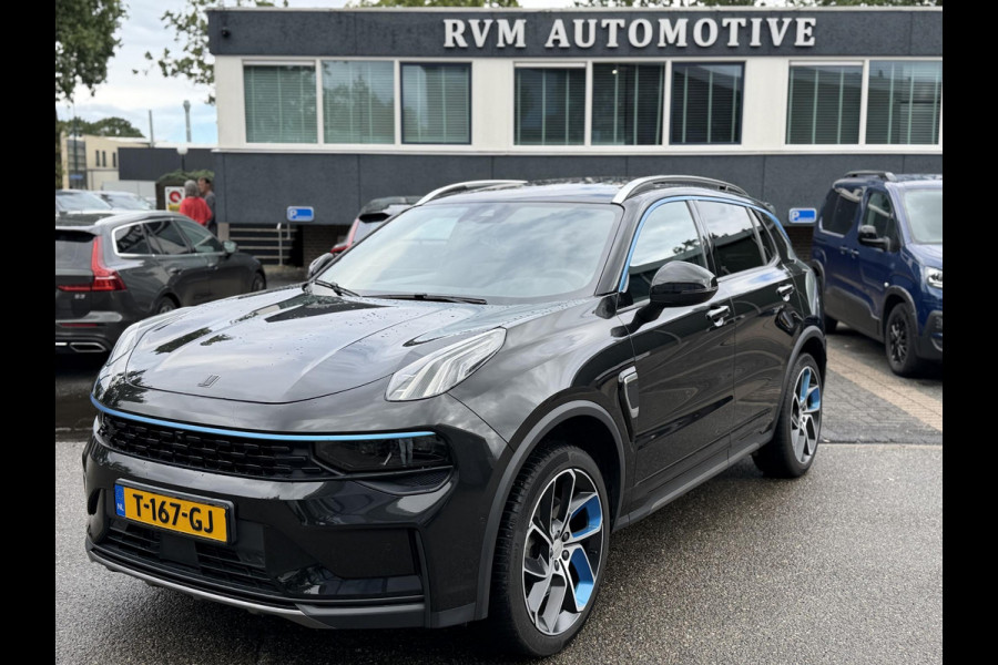 Lynk & Co 01 1.5 ORIGINEEL NEDERLANDSE AUTO MET NAP | FACELIFT MODEL | ZWARTE HEMEL | 360° CAMERA | APPLE CARPLAY | LED | ADAPTIVE CRUISE CONTROL | ELEKTRISCHE KOFFERBAK | AFNEEMBARE TREKHAAK | BLACK OPTIC-PAKKET OPTIONEEL | RIJKLAAR INCL. 12 MND. BOVAG GARANTIE