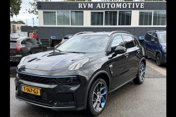 Lynk & Co 01 1.5 ORIGINEEL NEDERLANDSE AUTO MET NAP | FACELIFT MODEL | ZWARTE HEMEL | 360° CAMERA | APPLE CARPLAY | LED | ADAPTIVE CRUISE CONTROL | ELEKTRISCHE KOFFERBAK | AFNEEMBARE TREKHAAK | BLACK OPTIC-PAKKET OPTIONEEL | RIJKLAAR INCL. 12 MND. BOVAG GARANTIE