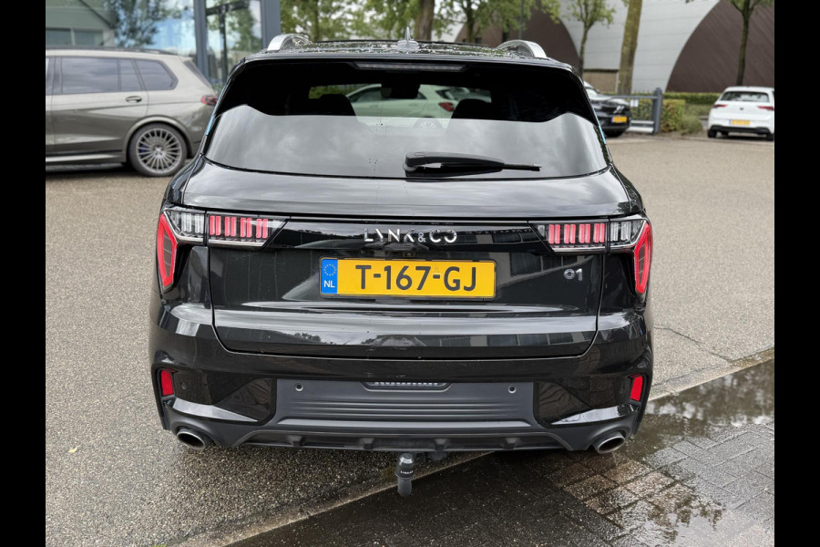 Lynk & Co 01 1.5 ORIGINEEL NEDERLANDSE AUTO MET NAP | FACELIFT MODEL | ZWARTE HEMEL | 360° CAMERA | APPLE CARPLAY | LED | ADAPTIVE CRUISE CONTROL | ELEKTRISCHE KOFFERBAK | AFNEEMBARE TREKHAAK | BLACK OPTIC-PAKKET OPTIONEEL | RIJKLAAR INCL. 12 MND. BOVAG GARANTIE
