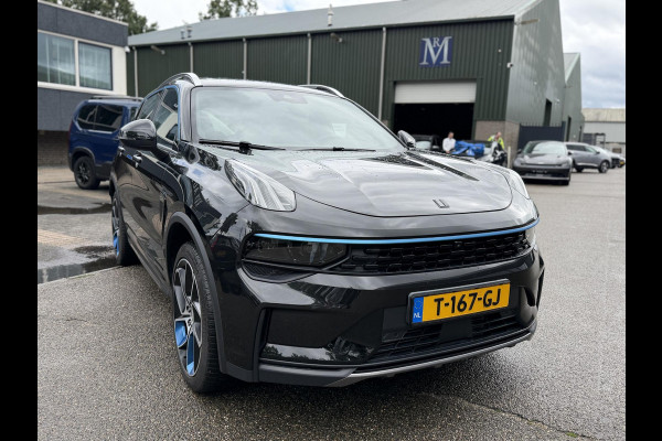 Lynk & Co 01 1.5 ORIGINEEL NEDERLANDSE AUTO MET NAP | FACELIFT MODEL | ZWARTE HEMEL | 360° CAMERA | APPLE CARPLAY | LED | ADAPTIVE CRUISE CONTROL | ELEKTRISCHE KOFFERBAK | AFNEEMBARE TREKHAAK | BLACK OPTIC-PAKKET OPTIONEEL | RIJKLAAR INCL. 12 MND. BOVAG GARANTIE