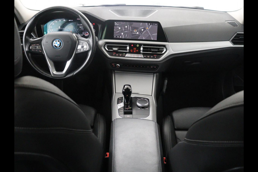 BMW 3 Serie Touring 320e Business Edition Plus | SOH 84,2% | Leder | Cruise control | Stoelverwarming | Climate control | 3 zone klimaat | Navigatie | Bluetooth | Elektrische achterklep | Trekhaak