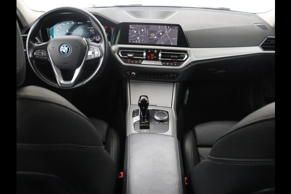 BMW 3 Serie Touring 320e Business Edition Plus | SOH 84,2% | Leder | Cruise control | Stoelverwarming | Climate control | 3 zone klimaat | Navigatie | Bluetooth | Elektrische achterklep | Trekhaak