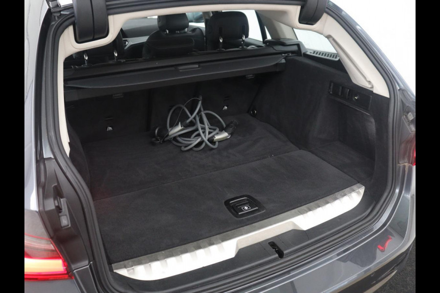 BMW 3 Serie Touring 320e Business Edition Plus | SOH 84,2% | Leder | Cruise control | Stoelverwarming | Climate control | 3 zone klimaat | Navigatie | Bluetooth | Elektrische achterklep | Trekhaak