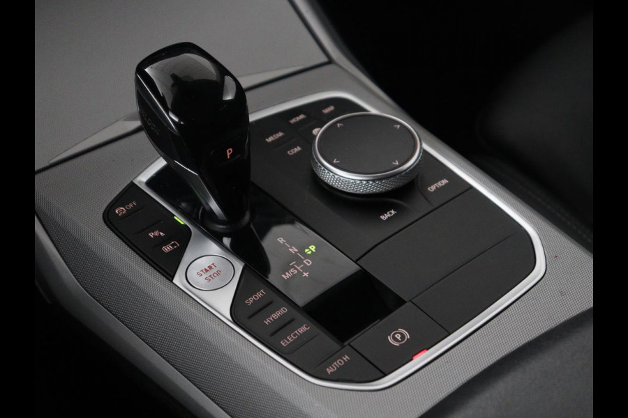 BMW 3 Serie Touring 320e Business Edition Plus | SOH 84,2% | Leder | Cruise control | Stoelverwarming | Climate control | 3 zone klimaat | Navigatie | Bluetooth | Elektrische achterklep | Trekhaak