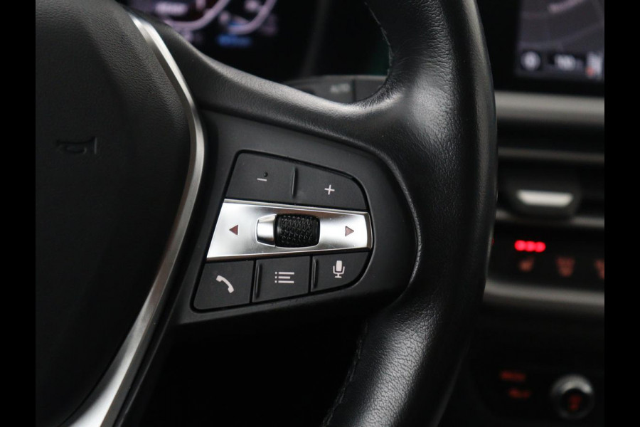 BMW 3 Serie Touring 320e Business Edition Plus | SOH 84,2% | Leder | Cruise control | Stoelverwarming | Climate control | 3 zone klimaat | Navigatie | Bluetooth | Elektrische achterklep | Trekhaak
