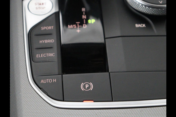 BMW 3 Serie Touring 320e Business Edition Plus | SOH 84,2% | Leder | Cruise control | Stoelverwarming | Climate control | 3 zone klimaat | Navigatie | Bluetooth | Elektrische achterklep | Trekhaak