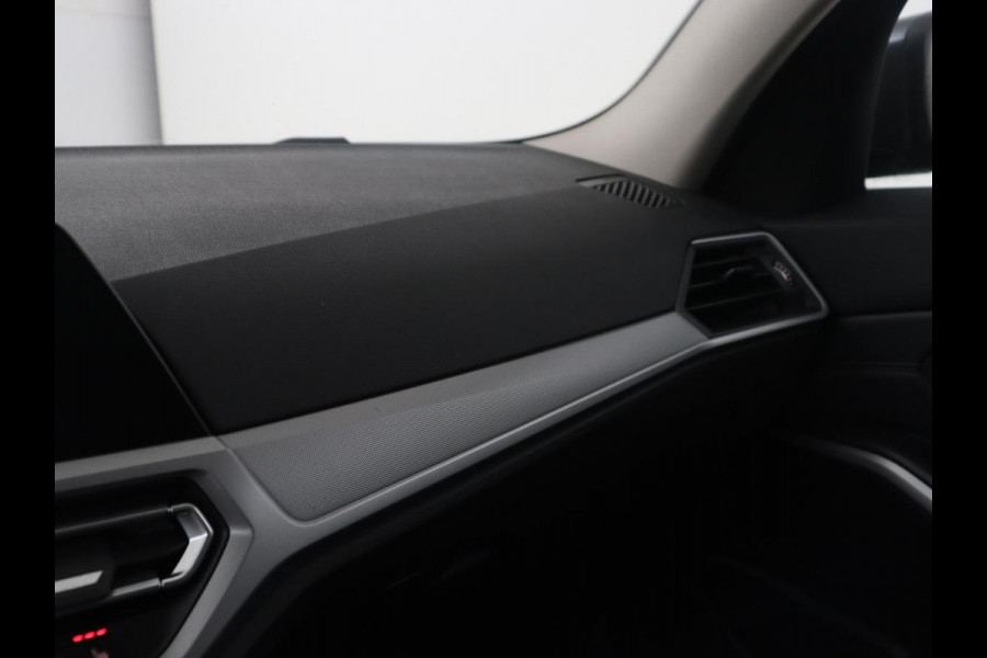 BMW 3 Serie Touring 320e Business Edition Plus | SOH 84,2% | Leder | Cruise control | Stoelverwarming | Climate control | 3 zone klimaat | Navigatie | Bluetooth | Elektrische achterklep | Trekhaak