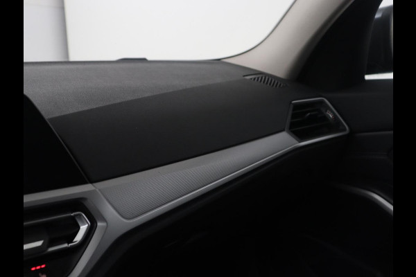 BMW 3 Serie Touring 320e Business Edition Plus | SOH 84,2% | Leder | Cruise control | Stoelverwarming | Climate control | 3 zone klimaat | Navigatie | Bluetooth | Elektrische achterklep | Trekhaak