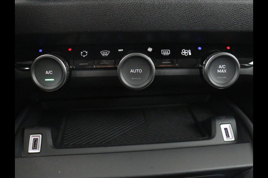Citroën C4 1.2 Puretech Feel | Cruise control | Navigatie | Camera | Park assist | Carplay | Climate control | Trekhaak