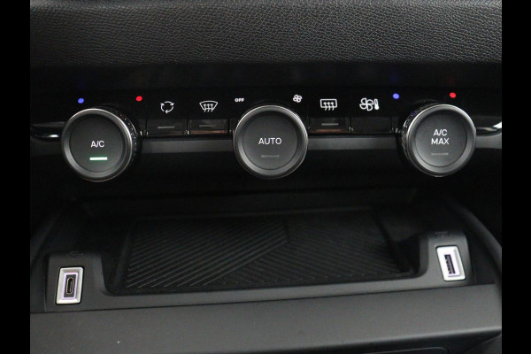 Citroën C4 1.2 Puretech Feel | Cruise control | Navigatie | Camera | Park assist | Carplay | Climate control | Trekhaak