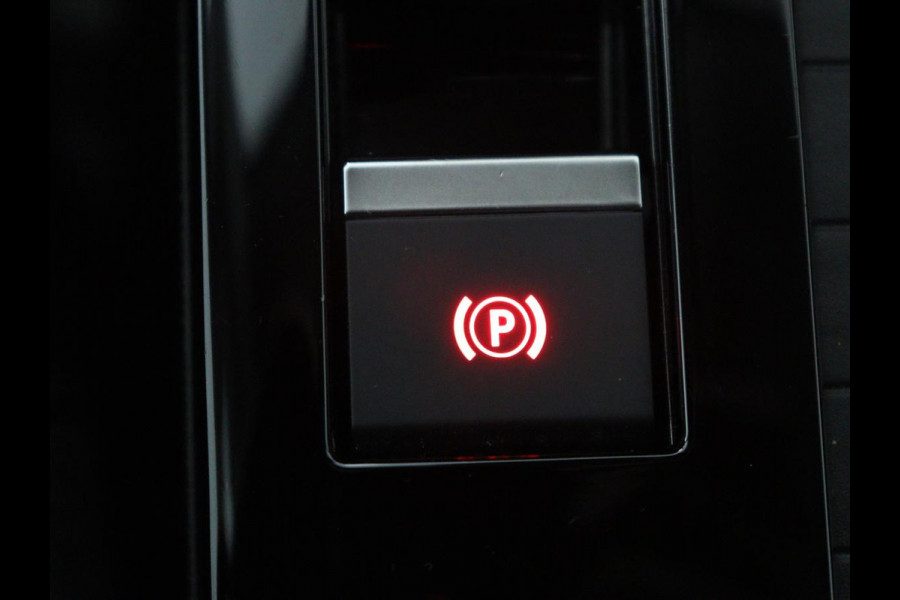 Citroën C4 1.2 Puretech Feel | Cruise control | Navigatie | Camera | Park assist | Carplay | Climate control | Trekhaak