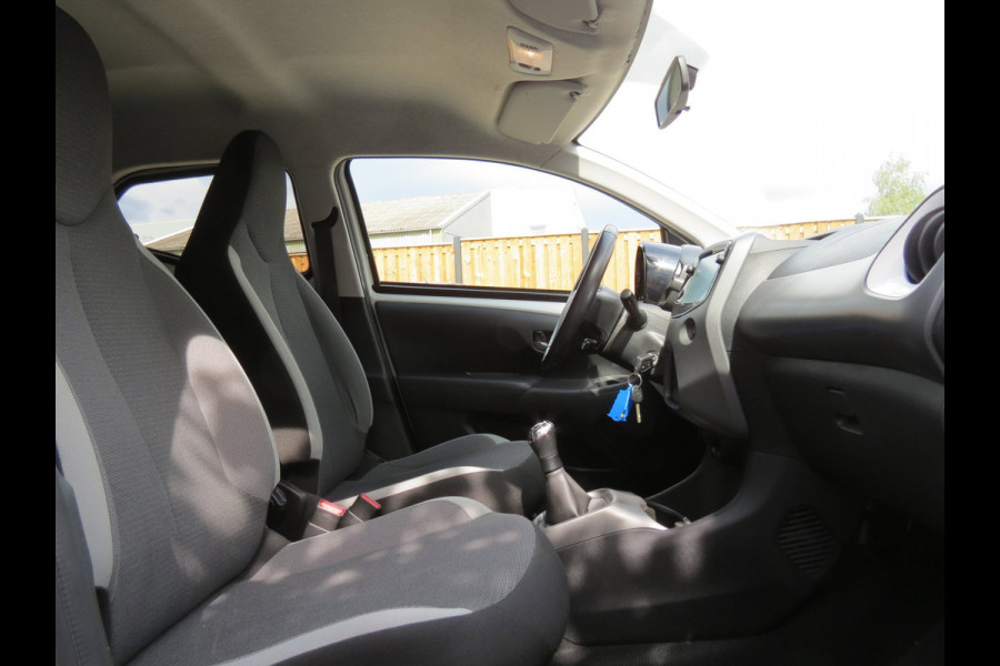 Toyota Aygo 1.0 VVT-i x-joy | APPLE CARPLAY | DAB+ RADIO | CRUISE CONTROL |