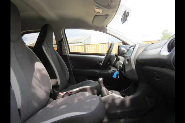 Toyota Aygo 1.0 VVT-i x-joy | APPLE CARPLAY | DAB+ RADIO | CRUISE CONTROL |