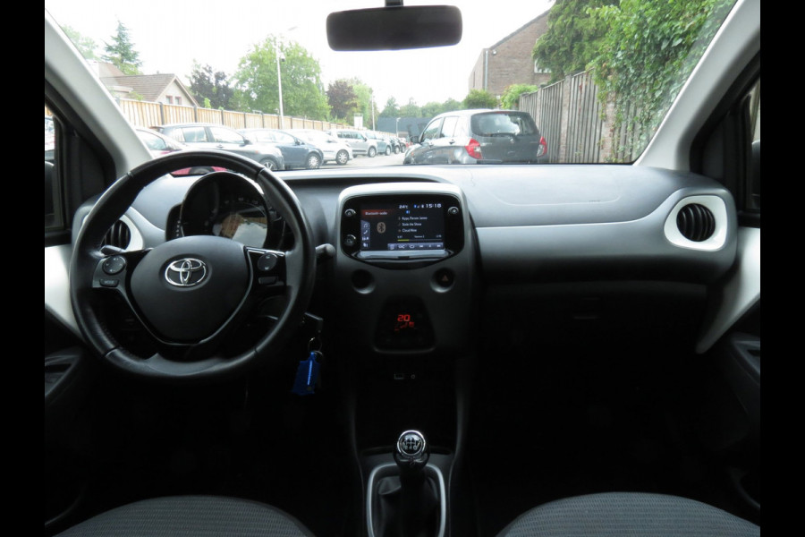 Toyota Aygo 1.0 VVT-i x-joy | APPLE CARPLAY | DAB+ RADIO | CRUISE CONTROL |