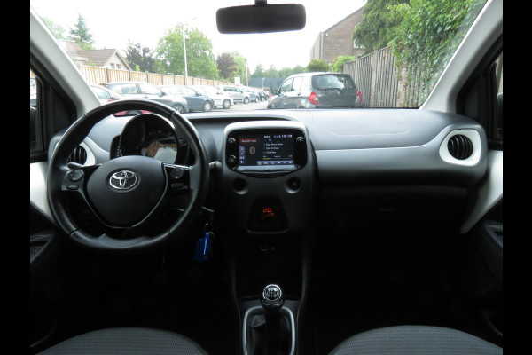 Toyota Aygo 1.0 VVT-i x-joy | APPLE CARPLAY | DAB+ RADIO | CRUISE CONTROL |