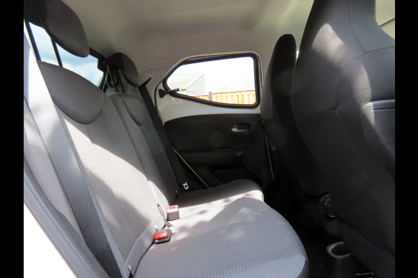 Toyota Aygo 1.0 VVT-i x-joy | APPLE CARPLAY | DAB+ RADIO | CRUISE CONTROL |