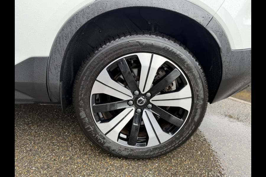 Volvo XC40 Single Motor Plus 69 kWh ELEKTRISCHE KOFFERBAK | VOLVO DEALER ONDERHOUDEN | ADAPTIVE CRUISE CONTROL | STOEL- + STUURWIELVERWARMING | CAMERA | ALL-IN PRIJS INCL. 12 MND BOVAG GARANTIE