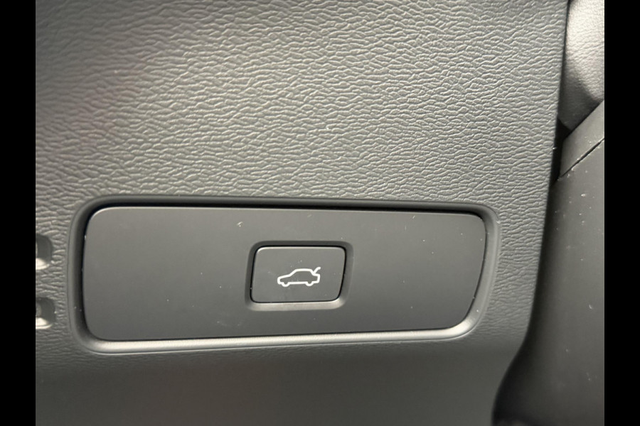 Volvo XC40 Single Motor Plus 69 kWh ELEKTRISCHE KOFFERBAK | VOLVO DEALER ONDERHOUDEN | ADAPTIVE CRUISE CONTROL | STOEL- + STUURWIELVERWARMING | CAMERA | ALL-IN PRIJS INCL. 12 MND BOVAG GARANTIE