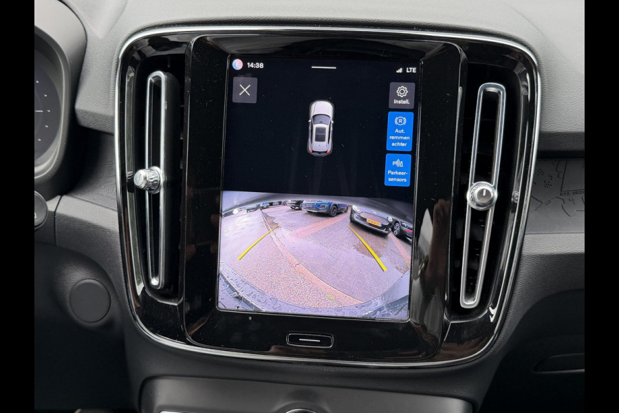 Volvo XC40 Single Motor Plus 69 kWh ELEKTRISCHE KOFFERBAK | VOLVO DEALER ONDERHOUDEN | ADAPTIVE CRUISE CONTROL | STOEL- + STUURWIELVERWARMING | CAMERA | ALL-IN PRIJS INCL. 12 MND BOVAG GARANTIE