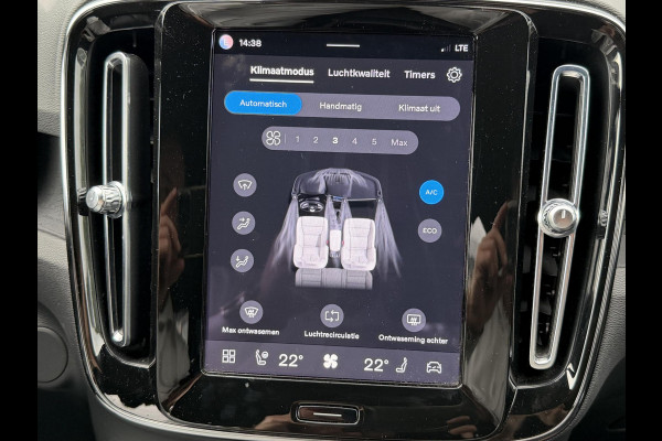 Volvo XC40 Single Motor Plus 69 kWh ELEKTRISCHE KOFFERBAK | VOLVO DEALER ONDERHOUDEN | ADAPTIVE CRUISE CONTROL | STOEL- + STUURWIELVERWARMING | CAMERA | ALL-IN PRIJS INCL. 12 MND BOVAG GARANTIE