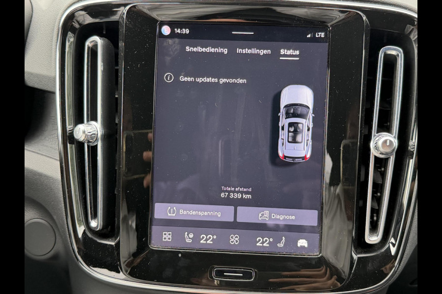 Volvo XC40 Single Motor Plus 69 kWh ELEKTRISCHE KOFFERBAK | VOLVO DEALER ONDERHOUDEN | ADAPTIVE CRUISE CONTROL | STOEL- + STUURWIELVERWARMING | CAMERA | ALL-IN PRIJS INCL. 12 MND BOVAG GARANTIE