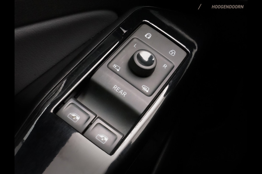 Volkswagen ID.4 Pro 77 kWh Luxe (APPLE CARPLAY,TREKHAAK,CLIMATE,PARKEERSENSOREN,STOELVERWARMING,ADAPTIVE CRUISE,LED,ARMSTEUNEN)