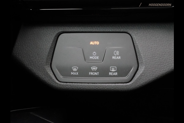 Volkswagen ID.4 Pro 77 kWh Luxe (APPLE CARPLAY,TREKHAAK,CLIMATE,PARKEERSENSOREN,STOELVERWARMING,ADAPTIVE CRUISE,LED,ARMSTEUNEN)