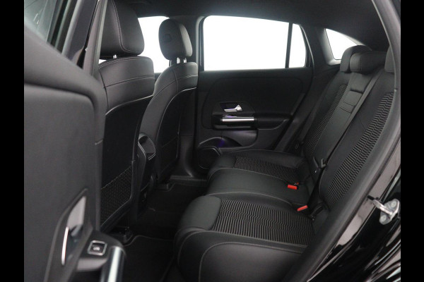 Mercedes-Benz EQA 250 Business Solution Luxury 67 kWh | SOH 94,7% | Half leder | Cruise control | Dodehoek detectie | Stoelverwarming | Camera | Park assist | Navigatie | Sfeerverlichting | Elektrische achterklep