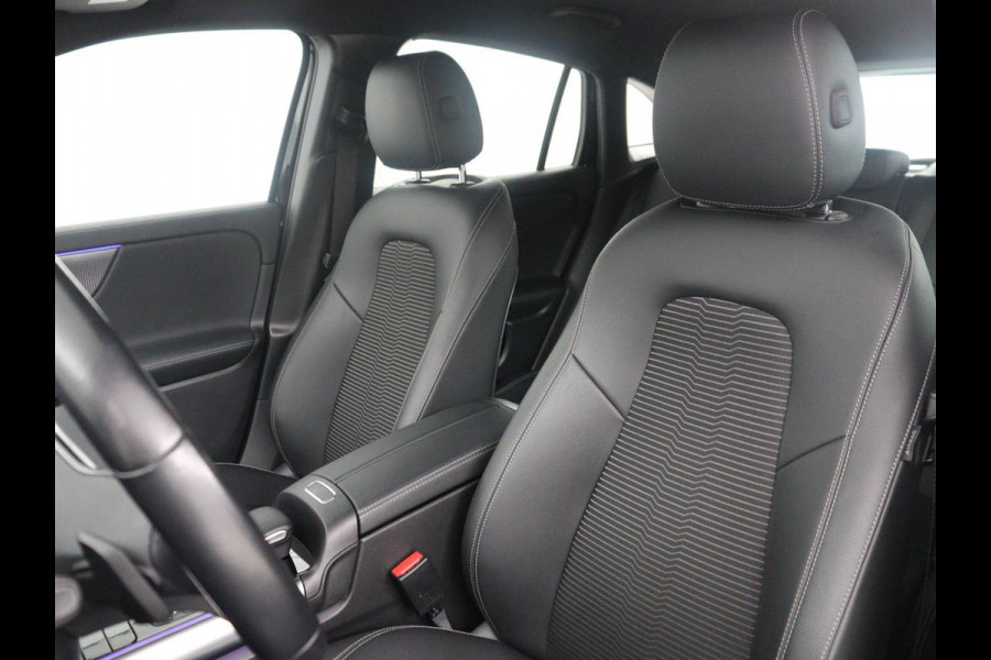 Mercedes-Benz EQA 250 Business Solution Luxury 67 kWh | SOH 94,7% | Half leder | Cruise control | Dodehoek detectie | Stoelverwarming | Camera | Park assist | Navigatie | Sfeerverlichting | Elektrische achterklep