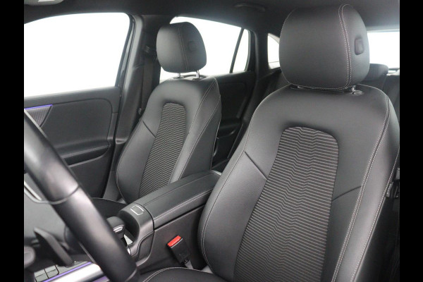 Mercedes-Benz EQA 250 Business Solution Luxury 67 kWh | SOH 94,7% | Half leder | Cruise control | Dodehoek detectie | Stoelverwarming | Camera | Park assist | Navigatie | Sfeerverlichting | Elektrische achterklep
