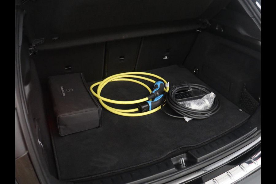 Mercedes-Benz EQA 250 Business Solution Luxury 67 kWh | SOH 94,7% | Half leder | Cruise control | Dodehoek detectie | Stoelverwarming | Camera | Park assist | Navigatie | Sfeerverlichting | Elektrische achterklep