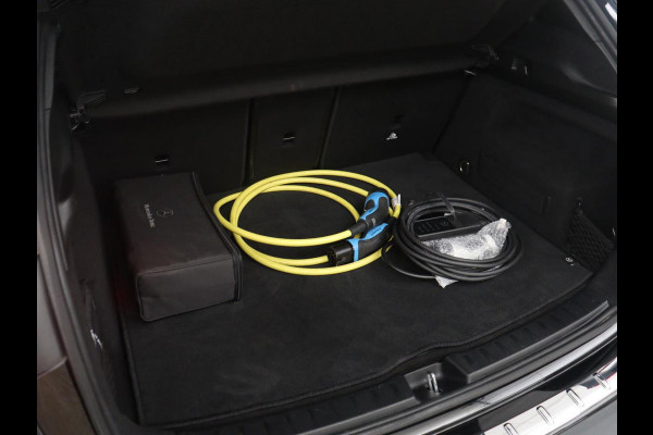 Mercedes-Benz EQA 250 Business Solution Luxury 67 kWh | SOH 94,7% | Half leder | Cruise control | Dodehoek detectie | Stoelverwarming | Camera | Park assist | Navigatie | Sfeerverlichting | Elektrische achterklep