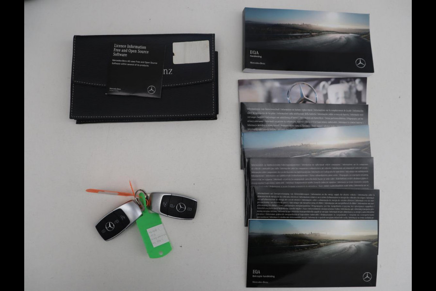 Mercedes-Benz EQA 250 Business Solution Luxury 67 kWh | SOH 94,7% | Half leder | Cruise control | Dodehoek detectie | Stoelverwarming | Camera | Park assist | Navigatie | Sfeerverlichting | Elektrische achterklep