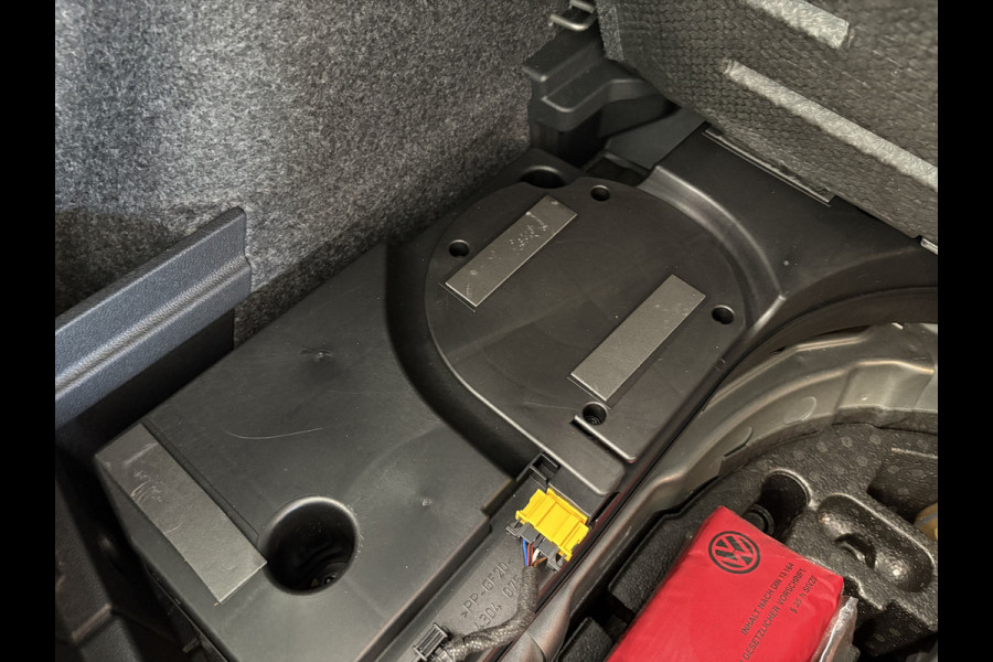 Volkswagen Polo 2.0 TSi 200pk GTi DSG 5-drs. SCHUIFDAK/BEATS/KEYLESS/CAMERA/DODEHOEK/1E EIGENAAR!