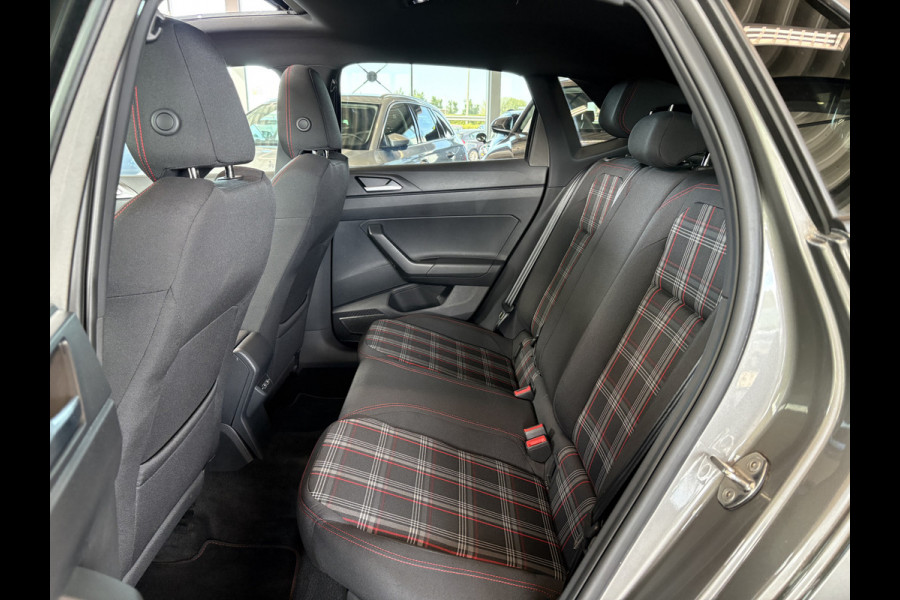 Volkswagen Polo 2.0 TSi 200pk GTi DSG 5-drs. SCHUIFDAK/BEATS/KEYLESS/CAMERA/DODEHOEK/1E EIGENAAR!