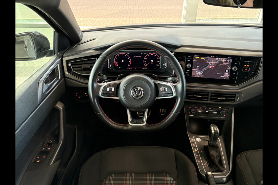 Volkswagen Polo 2.0 TSi 200pk GTi DSG 5-drs. SCHUIFDAK/BEATS/KEYLESS/CAMERA/DODEHOEK/1E EIGENAAR!