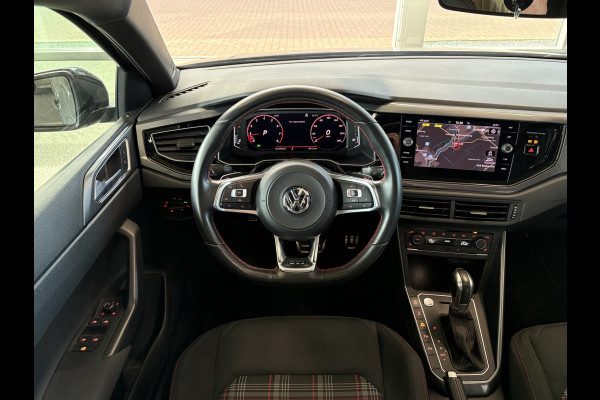 Volkswagen Polo 2.0 TSi 200pk GTi DSG 5-drs. SCHUIFDAK/BEATS/KEYLESS/CAMERA/DODEHOEK/1E EIGENAAR!