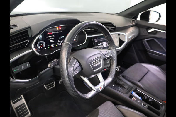 Audi Q3 Sportback 45 TFSI e S Edition 245 pk S-tronic | Navigatie | Panoramadak | Trekhaak (wegklapbaar) | Parkeersensoren | Rondomzicht camera | Matrix LED koplampen | Elektr. voorstoelen | S-Line |