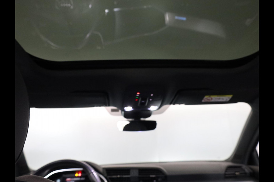 Audi Q3 Sportback 45 TFSI e S Edition 245 pk S-tronic | Navigatie | Panoramadak | Trekhaak (wegklapbaar) | Parkeersensoren | Rondomzicht camera | Matrix LED koplampen | Elektr. voorstoelen | S-Line |