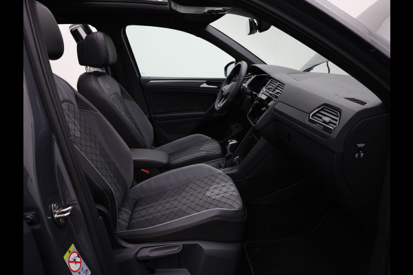 Volkswagen Tiguan 1.5 TSI R-Line Business+ | Panodak | Standkachel | Keyless | IQ Light | Black Style | Elk. A-klep | Prijs Rijklaar !!