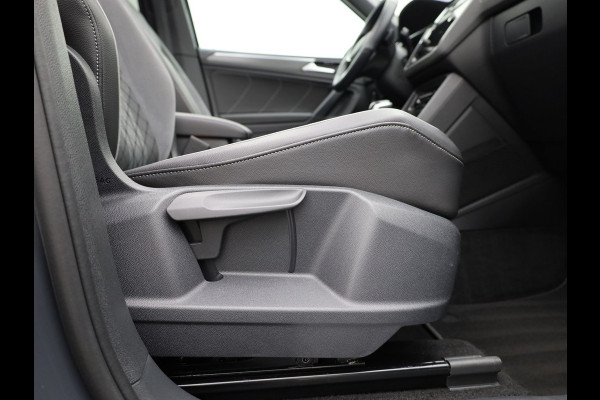 Volkswagen Tiguan 1.5 TSI R-Line Business+ | Panodak | Standkachel | Keyless | IQ Light | Black Style | Elk. A-klep | Prijs Rijklaar !!